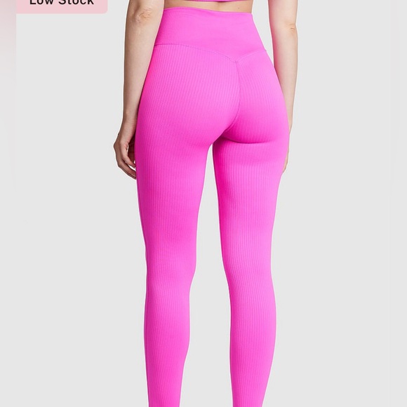 NWOT Victoria Secret Seamless Ribbed Leggings Size Medium Short - Picture 2 of 7